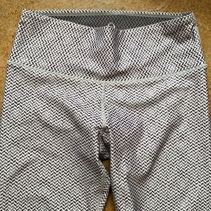INNER Fire black and grey‎ geometric high waist 7/8 leggings